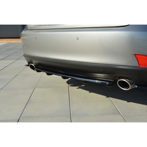 MAXTON CENTRAL ARRIÈRE SPLITTER Lexus IS Mk3 T (avec une barre verticale) MAXTON CENTRAL ARRIÈRE SPLITTER Lexus IS Mk3 T (avec une barre verticale)